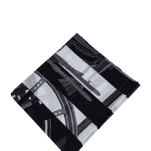 Hermes Bain Pareo Berliner’s Bayade 100% cotton, black, grey, white, 26” by 68”. - Picture 6 of 16